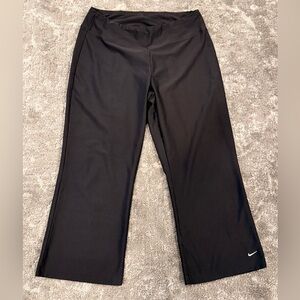 Nike Fit Dry Women's Black Ankle Cropped Pants Size Medium M